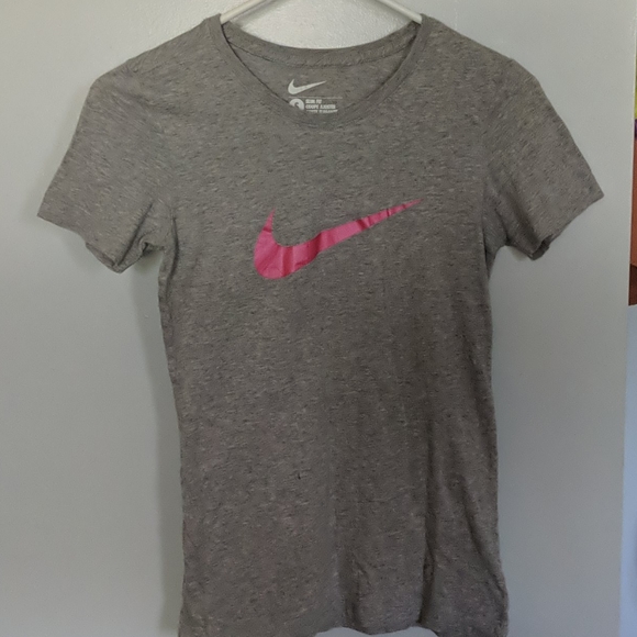Nike tee - Picture 1 of 3